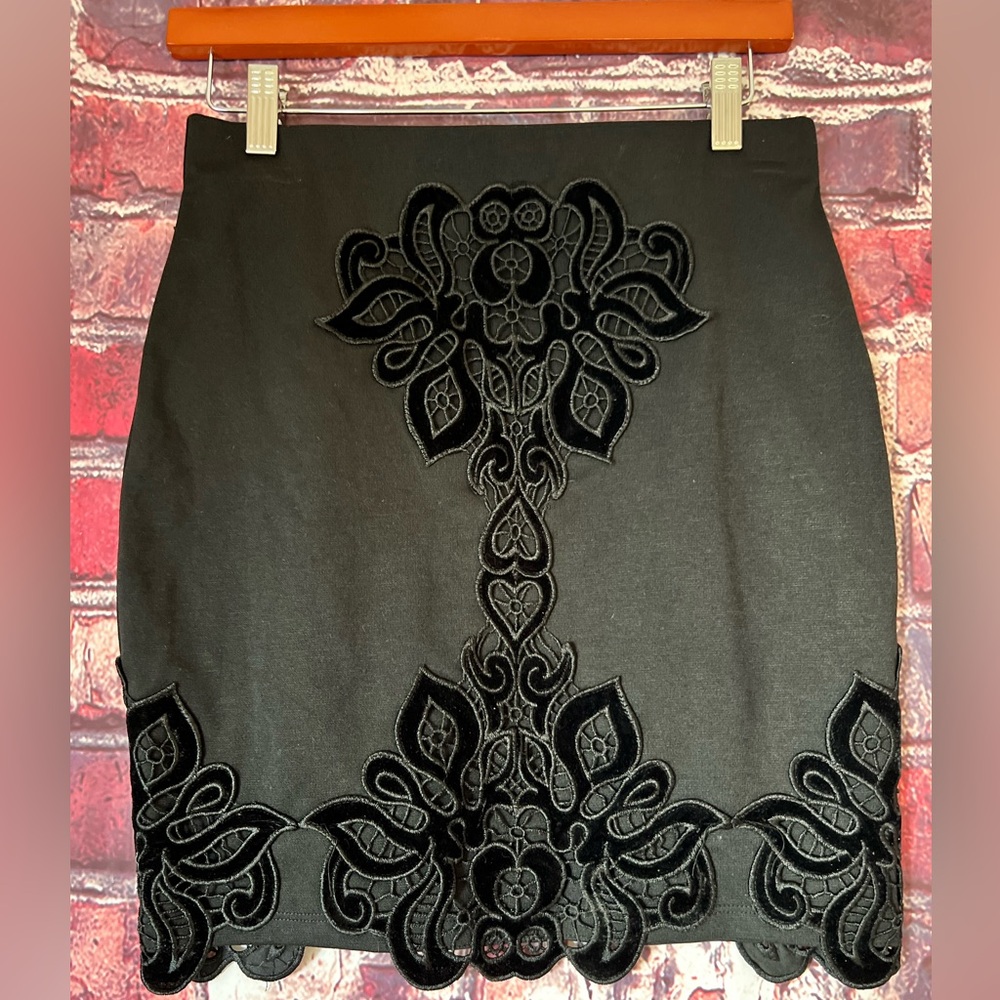 LF Run Cinta Run Black Velvet Applique Mini Skirt